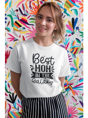 Qoeuyl Boutique Best Mom In The Galaxy Baskılı Anneler Günü Hediyelik Beyaz %100 Pamuklu T Shirt