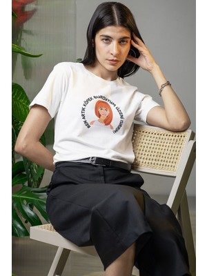 Qoeuyl Boutique Köpek Burcu Kadın Baskılı Komik Eğlenceli Hediyelik Beyaz Kadın T-Shirt