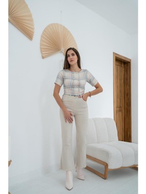 Munn Collection Beyaz Çizgili ve Düğmeli Bluz