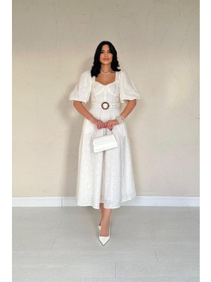 Munnn CollectionEkru Göğüs Kup Detaylı Kemerli Brode Elbise