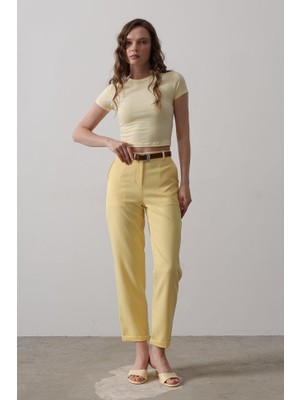 Munn Collection Kemerli Havuç Pantolon - Sarı