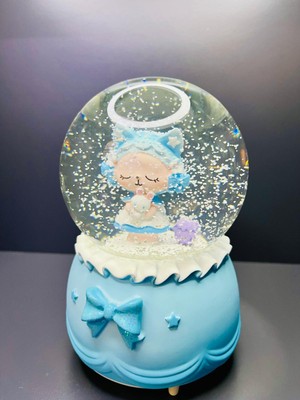 Mega Boy Kar Püskürtmeli Işıklı ve Müzikli Kar Küresi - Hello Kitty My Melody Kuromi