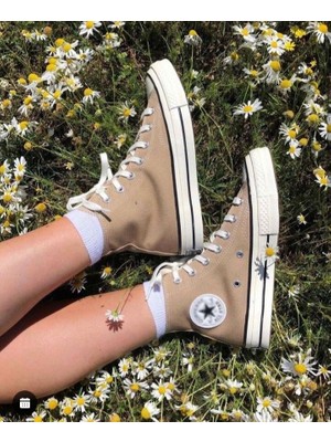 Hafif ve Esnek Uzun Boğazlı Keten Sneaker Zamansız Tasarım: Gün Boyu Süren Konfor ve Hareket Özgürlüğü