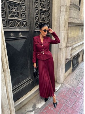 Elizabeth Gold Kemerli - Düğmeli Blazer Ceket ve Piliseli Uzun Etek Takım