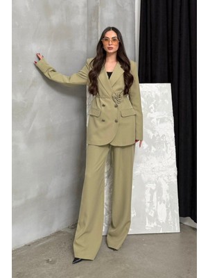 Kadın Ikili Blazer Ceket Pantolon Takım Aksesuar ve Düğme Detaylı Bol Paça