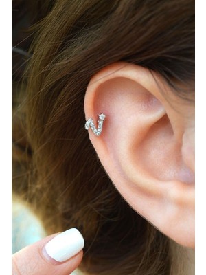 Sacce Scarves & Accessories V Harfi Piercing Gümüş Renkli Harf Piercing V