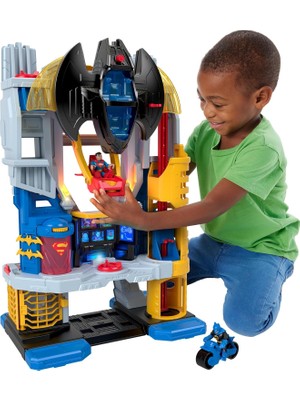 Dc Super Friends Ultimate Headquarters Sesli ve Işıklı Macera Oyun Seti HNW08