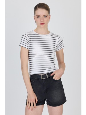 Beyaz Çizgili Pamuku Crop Tişört 4014