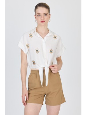 Beyaz Işlemeli Bağlamalı Gömlek 4385