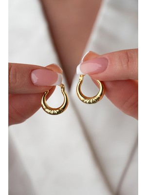 925 Ayar Gümüş Gold Rengi Minik Çizgili 15 mm Şarnel Küpe