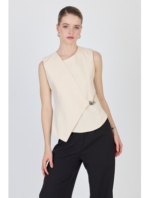Bej Asimetrik Kesim Toka Detaylı Kolsuz Bluz 241448