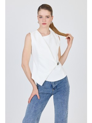 Ekru Asimetrik Kesim Toka Detaylı Kolsuz Bluz 241448