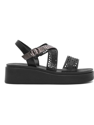 Kadın Siyah Bilekten Tokalı Kalın Tabanlı Sandalet 25SFE465818