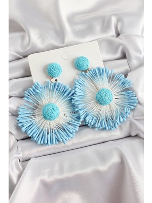 Mavi Püsküllü Papatya Figürlü Hasır Örgü Model Gold Renk Kadın Küpe