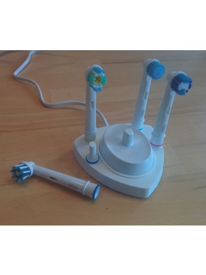 Diş Fırçalık – Duvara Yapışan Pratik ve Hijyenik Banyo Düzenleyici