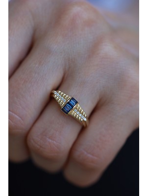 14 Ayar Altın Mavi Taş Detaylı Şekilli Yüzük