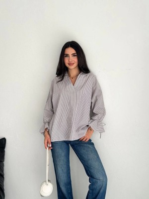Gelirr Arkası Asimetrik Yırtmaç Kesim Detaylı Cizgili Bluz Gömlek - Gri