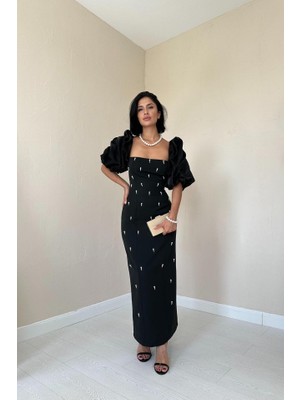 Gelirr Siyah Işlemeli Kolu Garnili Elbise