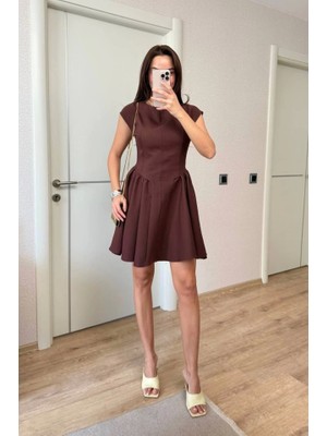 Gelirr Sırt Dekolteli Çan Detaylı Mini Elbise - Kahverengi