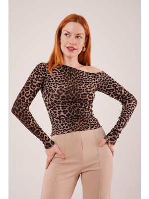 Gelirr Düşük Omuz Detaylı Leopar Desen Bluz
