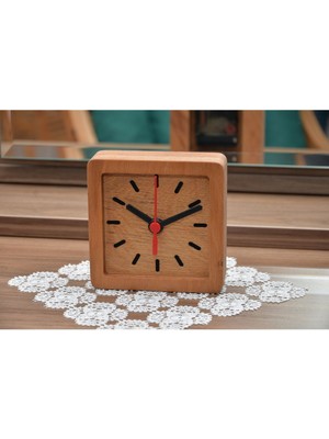 UltraNova Kare Çalar Saat, Metal Kırmızı Zaman Göstergesi, Şık ve Dayanıklı Tasarım