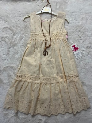 Kolye Hediyeli Işlemeli Elbise