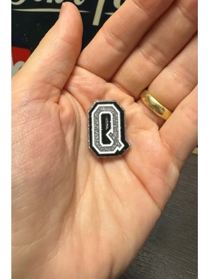 Terlik Süsü/simli Q Harfi