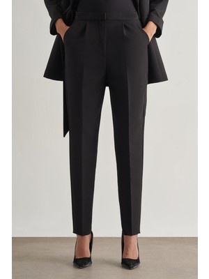 Mizalle Tek Pile Siyah Krep Klasik Pantolon