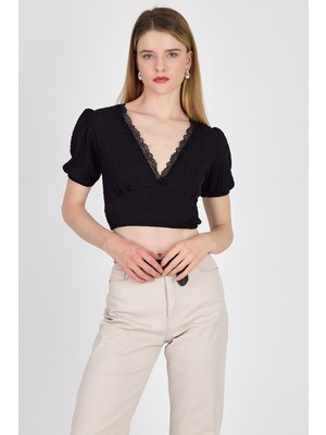 Siyah Dantel Detaylı Bürümcük Kumaş Crop Bluz 2231