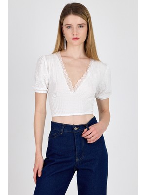 Beyaz Dantel Detaylı Bürümcük Kumaş Crop Bluz 2231