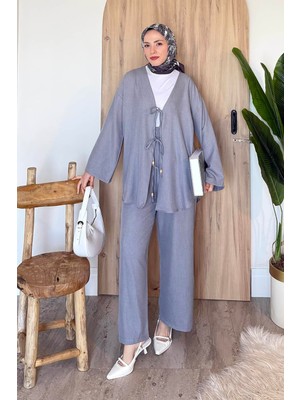 Ön Çift Bağcık Detaylı Kimono Tesettür Takım Gri