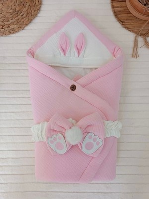Alfa Aksesuar 03 Yenidoğan 4 Kat Müslin Kumaş Kulaklı Patili Fiyonk Bebek Battaniyesi Kundak Pembe