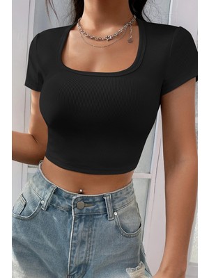 Kadın Siyah Yarım Kol Düz Yaka Crop Top Bluz