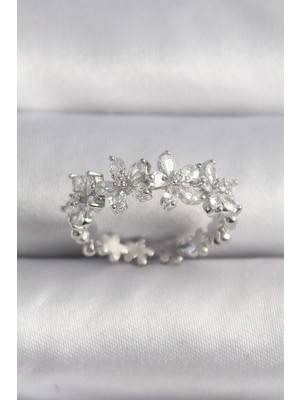 Pirinç Gümüş Renk Zirkon Taşlı Çiçek Model Vıp Seri Kadın Yüzük