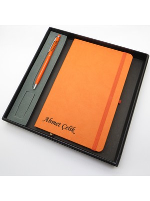 Signator® Codex | N105 Kişiye Özel Defterli Set - Isme Özel Turuncu Kalem + Isme Özel Turuncu Defter | Isme Özel Kutusunda Hediyelik Set