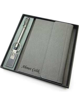 Signator® Codex | N142 Kişiye Özel Defterli Set - Isme Özel Gri Kalem + Isme Özel Gri Defter + Isme Özel Anahtarlık| Isme Özel Kutusunda Hediyelik Set