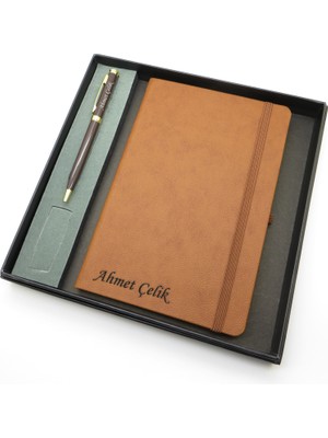 Signator® Codex | N108 Kişiye Özel Defterli Set - Isme Özel Kahverengi Kalem + Isme Özel Kahverengi Defter | Isme Özel Kutusunda Hediyelik Set