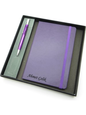 Signator® Codex | N109 Kişiye Özel Defterli Set - Isme Özel Mor Kalem + Isme Özel Mor Defter | Isme Özel Kutusunda Hediyelik Set