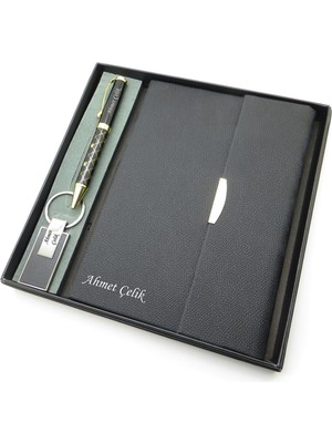 Signator® Codex | N333 Kişiye Özel Defterli Set - Isme Özel Siyah Kalem + Isme Özel Siyah Defter + Isme Özel Anahtarlık | Isme Özel Kutusunda Hediyelik Set