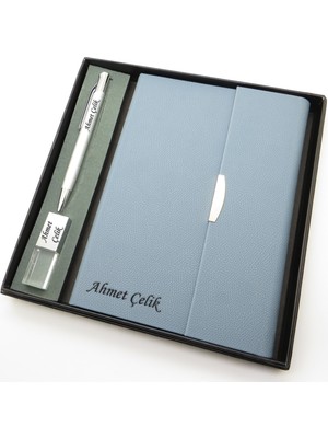 Signator® Codex | N212 Kişiye Özel Defterli Set - Isme Özel Gümüş Kalem + Isme Özel Açık Mavi Defter + Isme Özel 32 GB USB Bellek| Isme Özel Kutusunda Hediyelik Set