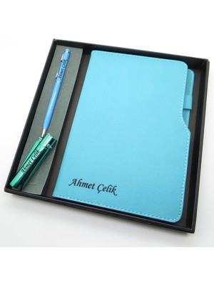 Signator® Codex | N178 Kişiye Özel Defterli Set - Isme Özel Turkuaz Kalem + Isme Özel Turkuaz Defter + Isme Özel Yeşil Çakmak | Isme Özel Kutusunda Hediyelik Set