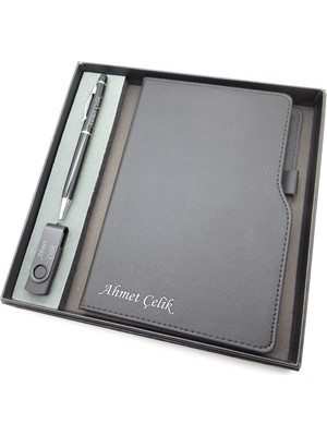 Signator® Codex | N175 Kişiye Özel Defterli Set - Isme Özel Siyah Kalem + Isme Özel Siyah Defter + Isme Özel 32 GB USB Bellek | Isme Özel Kutusunda Hediyelik Set