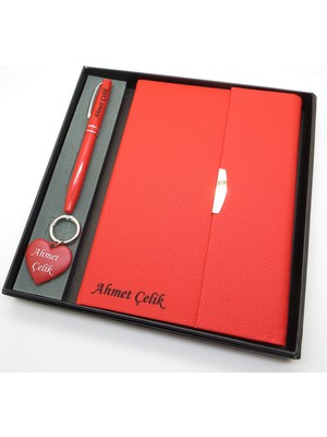 Signator® Codex | N207 Kişiye Özel Defterli Set - Isme Özel Kırmızı Kalem + Isme Özel Kırmızı Defter + Isme Özel Kırmızı Anahtarlık | Isme Özel Kutusunda Hediyelik Set