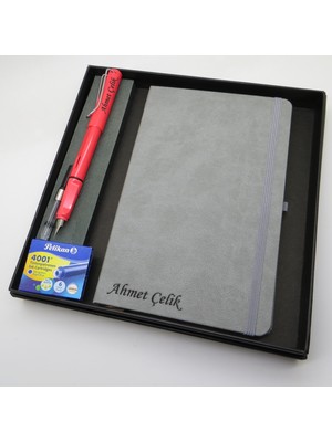 Signator® Codex | N323 Kişiye Özel Defterli Set - Isme Özel Kırmızı Dolma Kalem + Isme Özel Gri Defter + Yedek Kartuş| Isme Özel Kutusunda Hediyelik Set