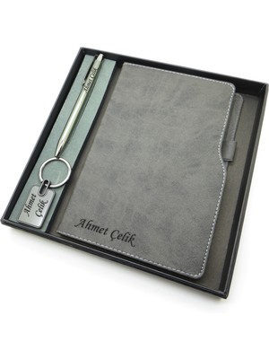 Signator® Codex | N163 Kişiye Özel Defterli Set - Isme Özel Gri Kalem + Isme Özel Gri Defter + Isme Özel Anahtarlık | Isme Özel Kutusunda Hediyelik Set
