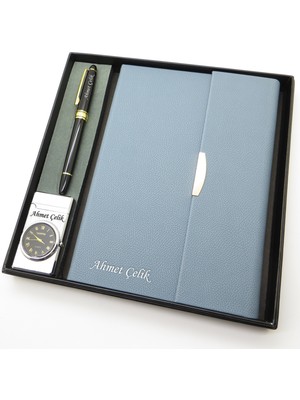 Signator® Codex | N338 Kişiye Özel Defterli Set - Isme Özel Siyah Kalem + Isme Özel Açık Mavi Defter + Isme Özel Gümüş Çakmak | Isme Özel Kutusunda Hediyelik Set