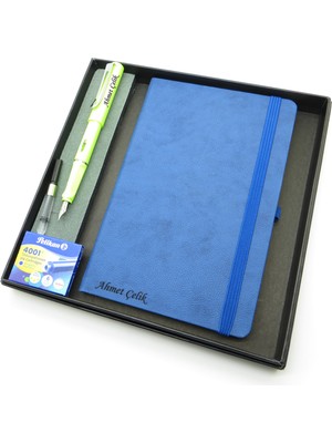 Signator® Codex | N302 Kişiye Özel Defterli Set - Isme Özel Yeşil Dolma Kalem + Isme Özel Mavi Defter + Yedek Kartuş| Isme Özel Kutusunda Hediyelik Set