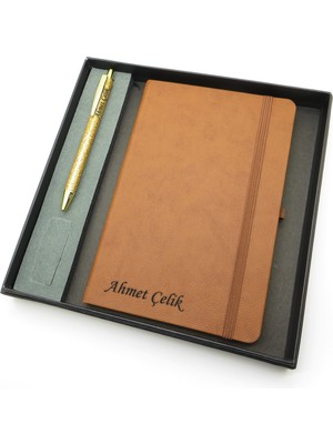 Signator® Codex | N251 Kişiye Özel Defterli Set - Isme Özel Gold Kalem + Isme Özel Kahverengi Defter | Isme Özel Kutusunda Hediyelik Set