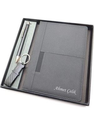 Signator® Codex | N285 Kişiye Özel Defterli Set - Isme Özel Siyah Kalem + Isme Özel Siyah Defter + Isme Özel Anahtarlık| Isme Özel Kutusunda Hediyelik Set