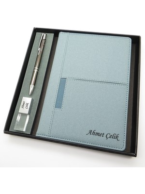 Signator® Codex | N275 Kişiye Özel Defterli Set - Isme Özel Gri Kalem + Isme Özel Açık Mavi Defter + Isme Özel 32 GB USB Bellek| Isme Özel Kutusunda Hediyelik Set